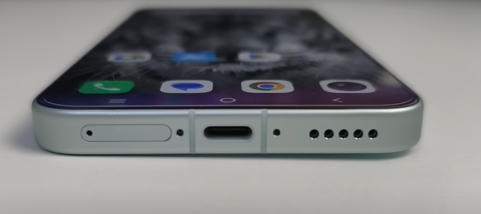 Vivo X200 FE Port and speakers